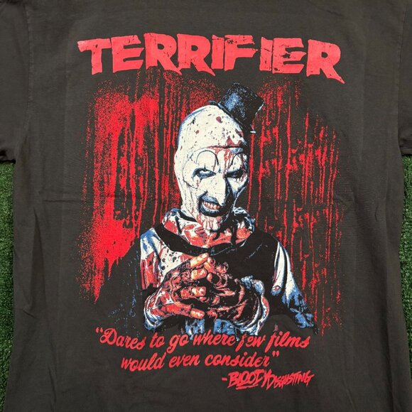 Terrifier X Bloody Disgusting Glow In The Dark Horror Tshirt size medium - Picture 2 of 4